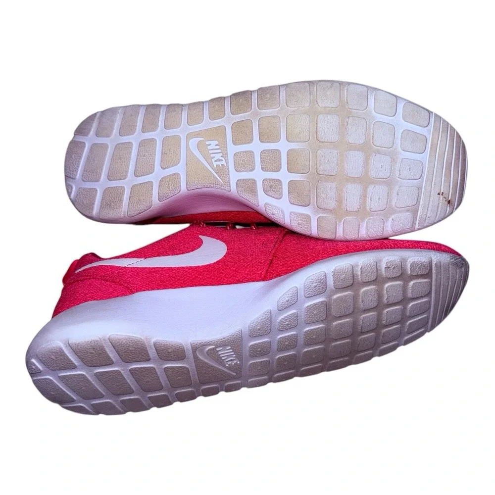 Nike Roshe One Women's Pink White Running Shoes Low Top Size 8.5 844994-600